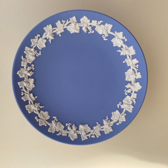 Wedgwood Blue Jasperware Compote with White Motif - Picture 4 of 8